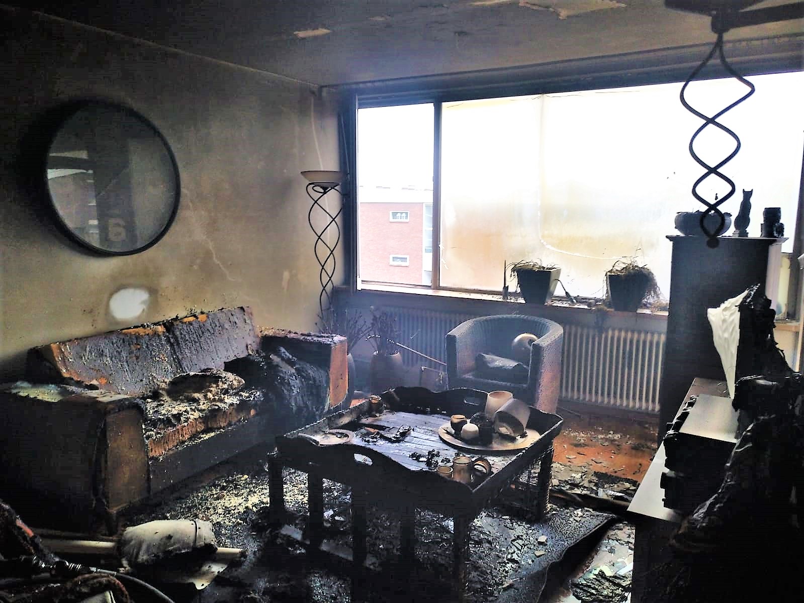 Vrouw gewond bij brand in flatwoning