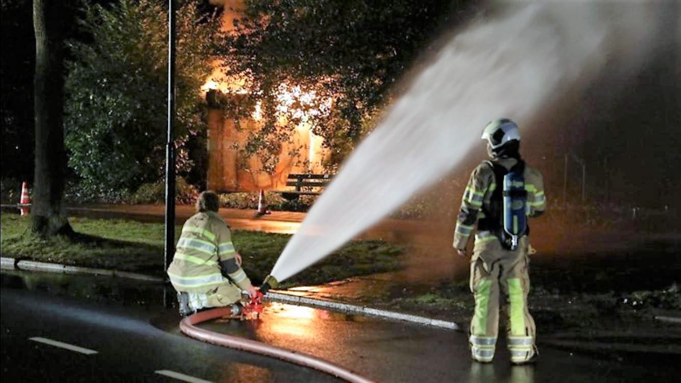 Brand in elektriciteitsgebouwtje, huishoudens zonder stroom