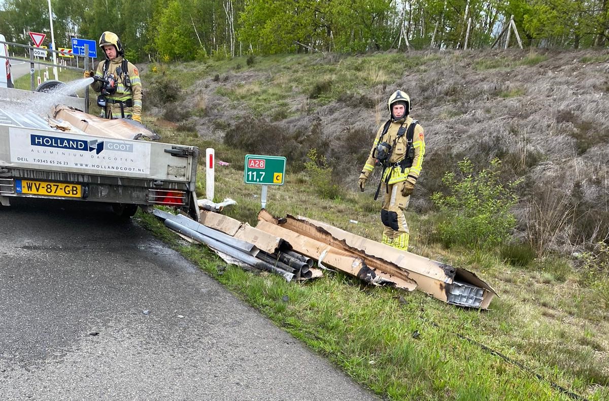 Sigaret oorzaak brand in verpakking in aanhanger