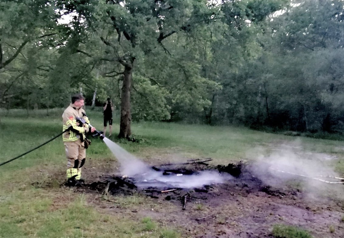 Kampvuur niet goed uitgemaakt en bijstand Baarn