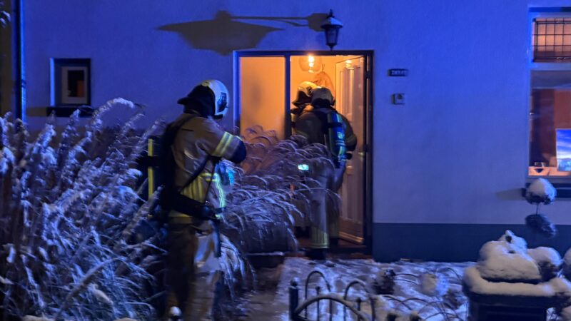 Blusdeken en schuimblusser tegen kachelbrand